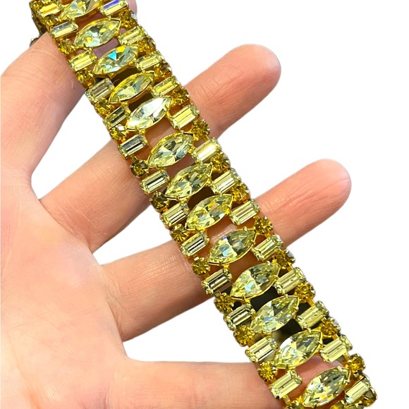Vintage 1960s Lemon CRYSTAL WEISS Glass gold finish fancy Chunky bracelet - Picture 2 of 14